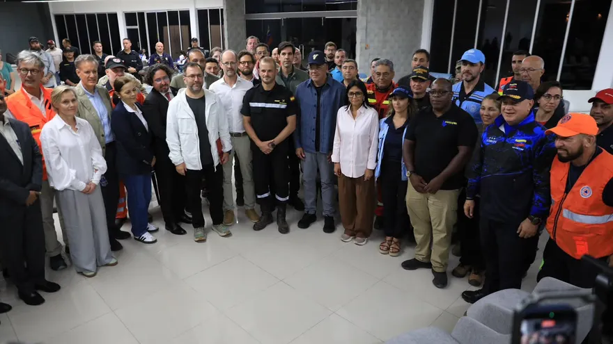 La presidenta encargada de Venezuela, Delcy Rodríguez, sostuvo un encuentro con el equipo de rescatistas enviado por Panamá para apoyar las labores de respuesta tras los fuertes terremotos que afectaron al país sudamericano.