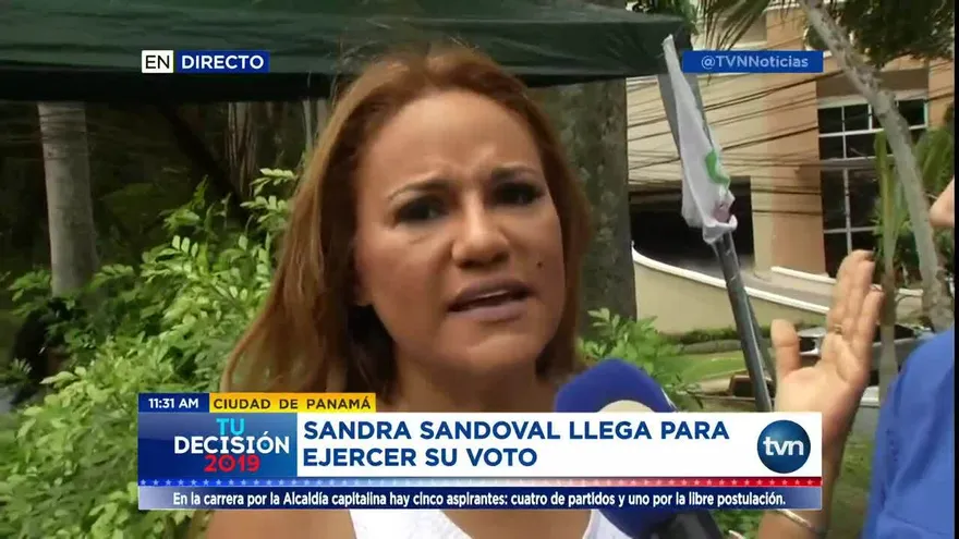 Sandra Sandoval acude a votar