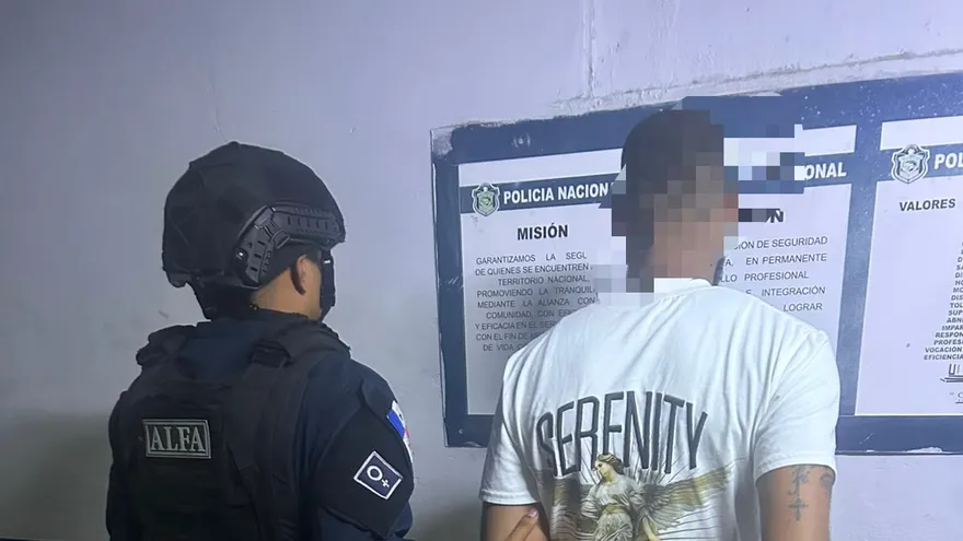 Capturan a hombre bajo depósito domiciliario con un fusil en Colón