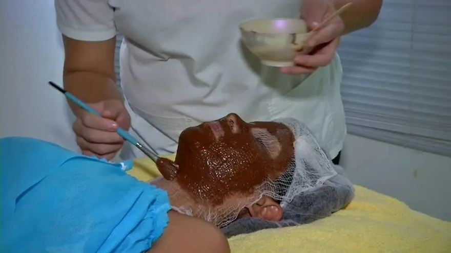 Los riesgos de las personas al hacerse tratamientos faciales