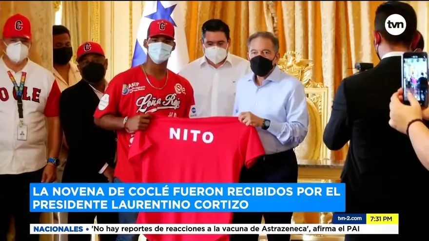 Visita de la "Leña Roja" a la presidencia de la República