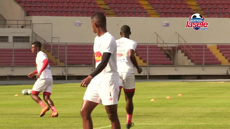 Fidel Escobar se refirió a su situación como jugador sin club y su participación en la Sele