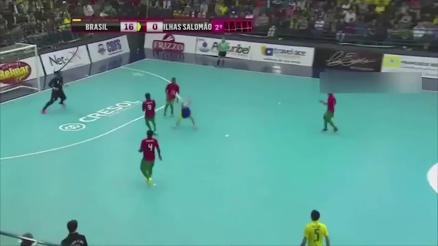 El brasileño Falcão metió un golazo de pecho y chilena