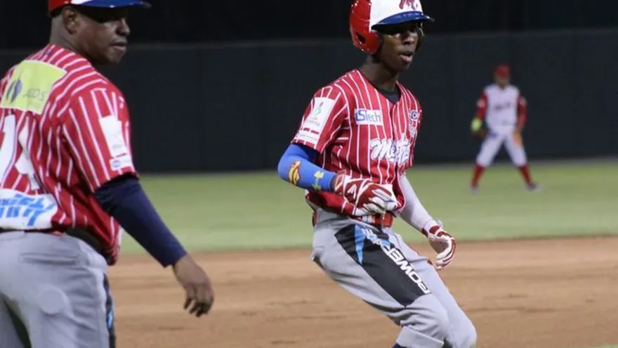 Los Santos siguen en Caída, Metro se repone