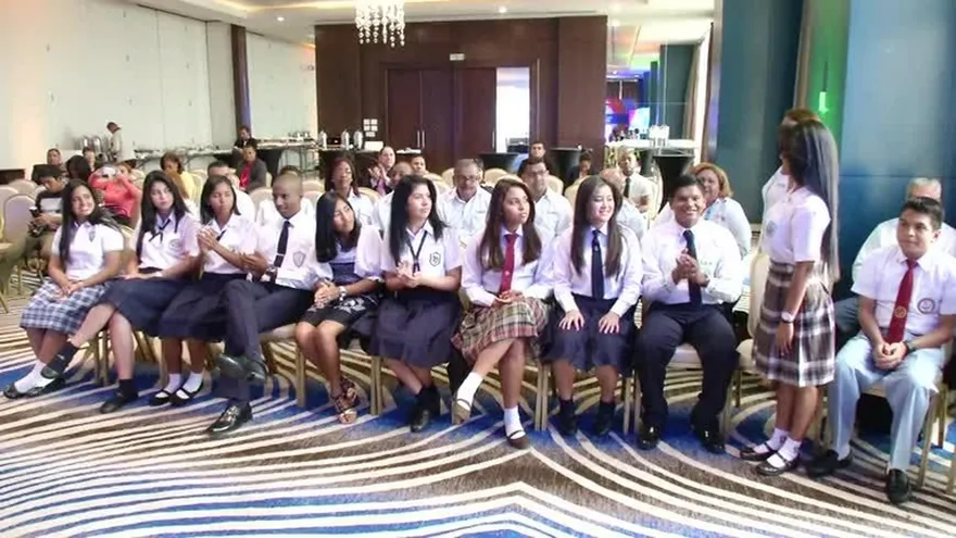 Participantes del Concurso Nacional de Oratoria 2015, listos para la gran final