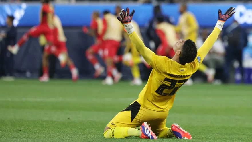 Orlando Mosquera guardameta del Al Fayha y de la selección de Panamá