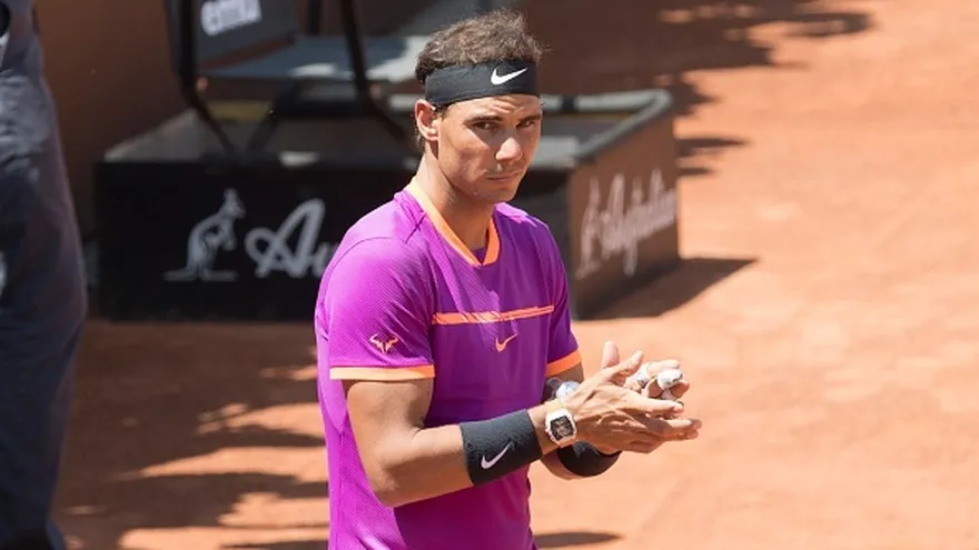 Rafael Nadal avanzó tras el retiro por lesión de Nicolás Almagro