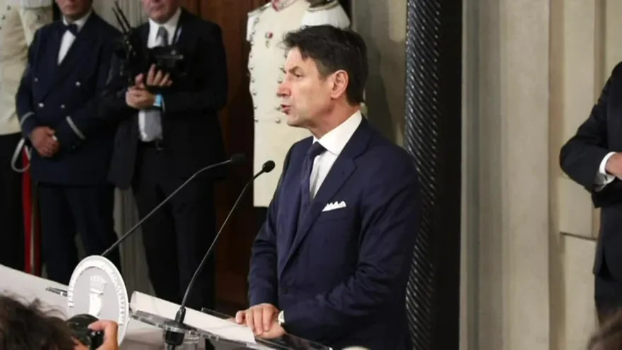 Nuevo gobierno en Italia tras un mes de crisis