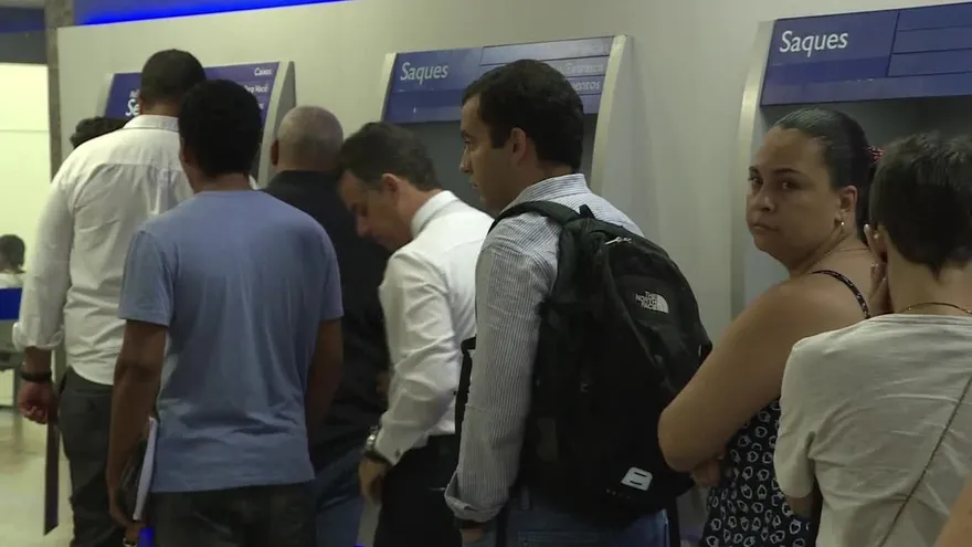 Brasileños vacían cuentas dormidas de fondo de indemnización.