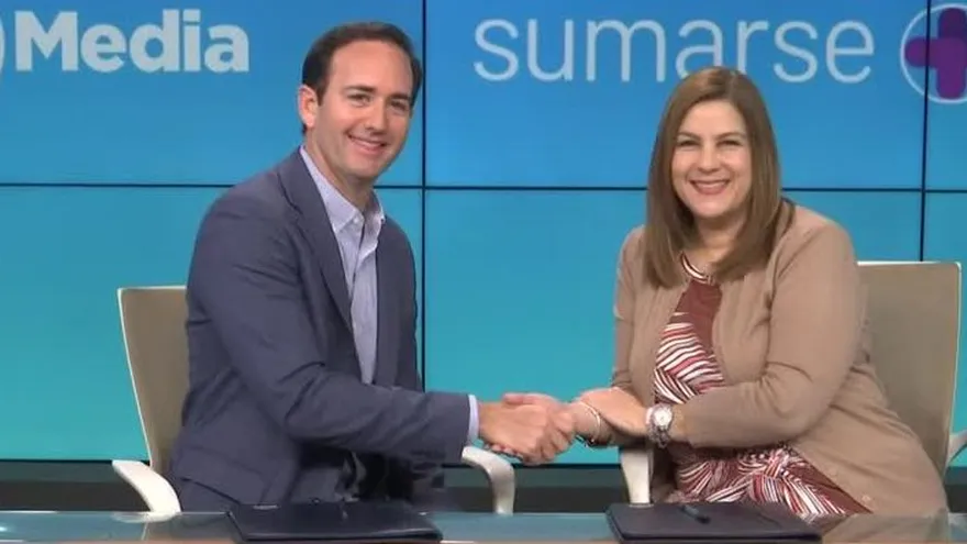 Luis Mouynes, CEO de TVN Media; Karla Mola, directora ejecutiva de Sumarse