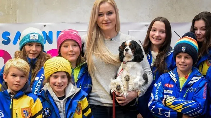 Esquiadora Vonn consternada por reacciones tras criticar a Trump.