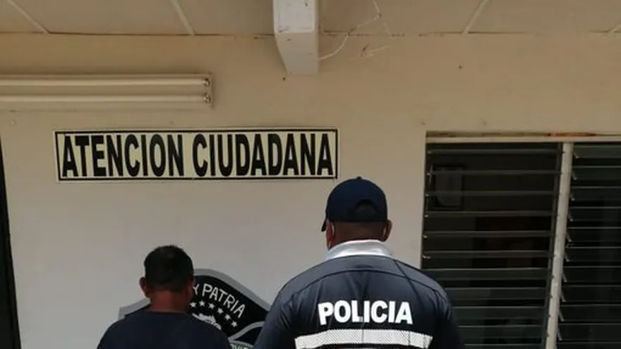 Detenidos por faltar al toque de queda.