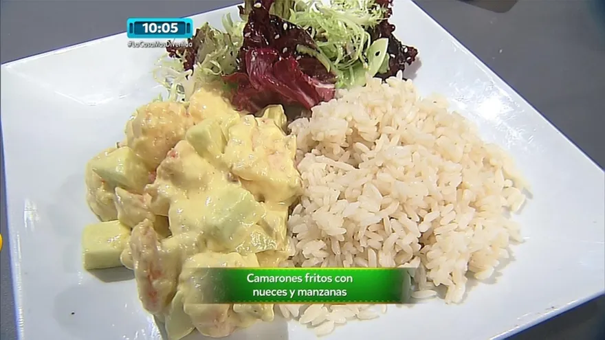 Camarones fritos con nueces y manzanas