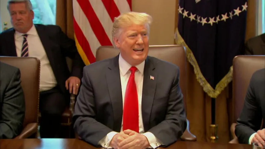 Trump insiste en presupuesto y se aferra al muro fronterizo