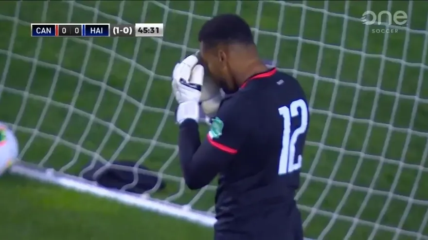 El error del guardameta haitiano Josué Duverger
