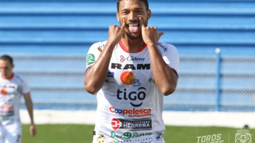 Jorman Aguilar sigue con su buena cuota de gol en Costa Rica