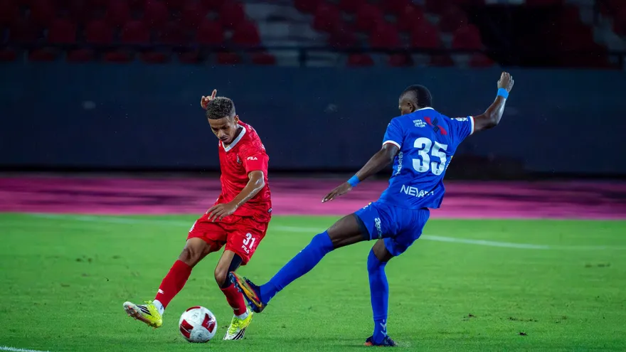 San Francisco FC y Árabe Unido en acción