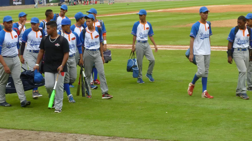 Jugadores del equip sub-16 de Panamá Este