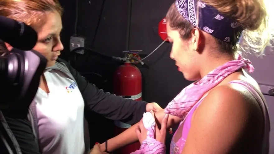 ¡Delany Precilla se lastimó el brazo jugando Circuito Resbaloso!