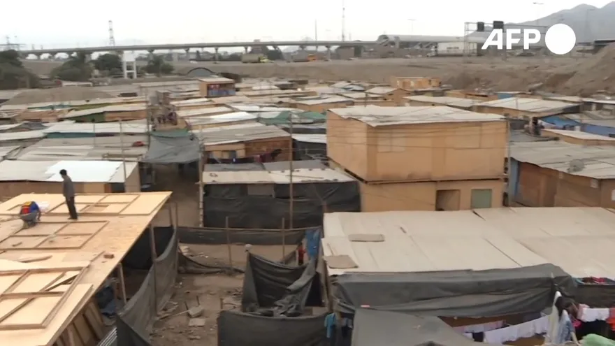 Indígenas luchan contra coronavirus en Lima tras huir de la violencia en la selva