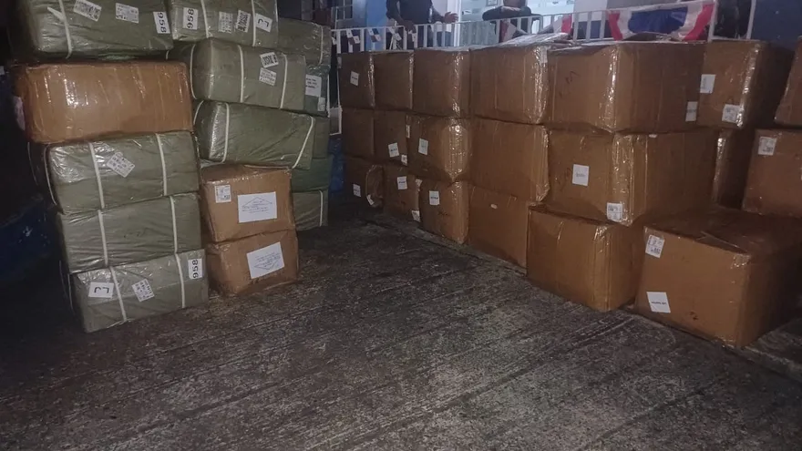 Incautan mercancía falsificada valorada en $400 mil oculta en camiones que transportaban afrecho de arroz.