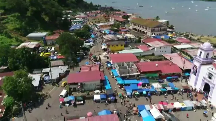 Devotos rinden honor al Cristo Negro de Portobelo