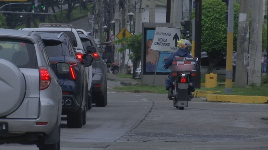 Un motorizado en ciudad de Panamá