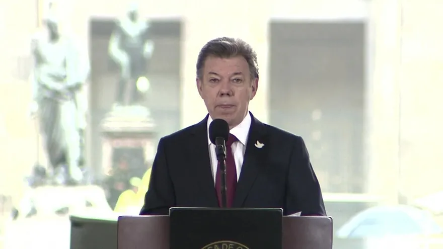 Santos pide perdón por masacre en Palacio