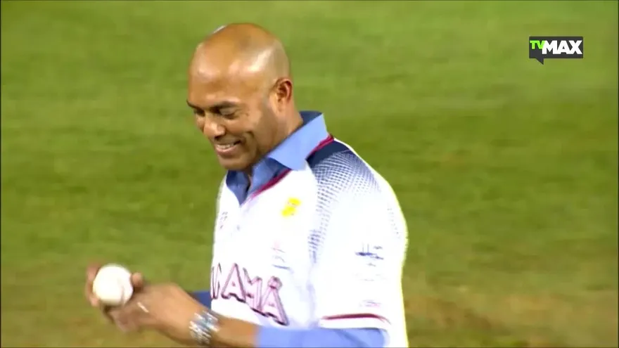 Mariano Rivera inaugura serie del Caribe con lanzamiento de honor