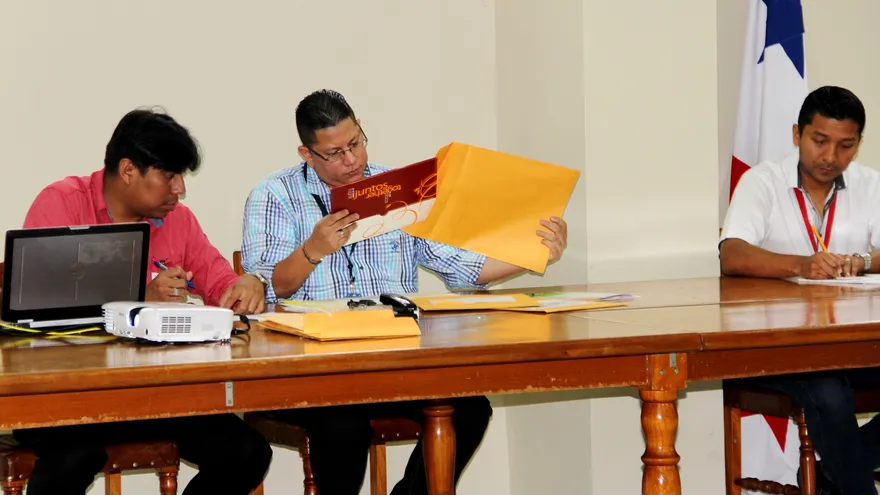 Apertura de los sobres con las propuestas