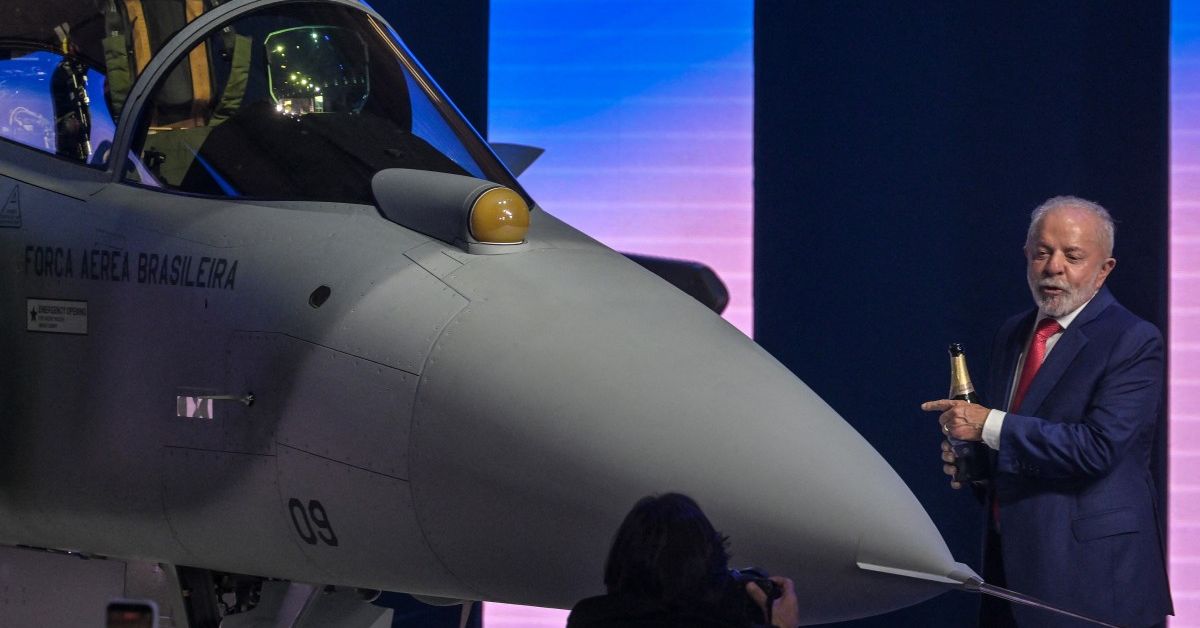 Brasil presenta su primer caza supersónico fabricado en el país