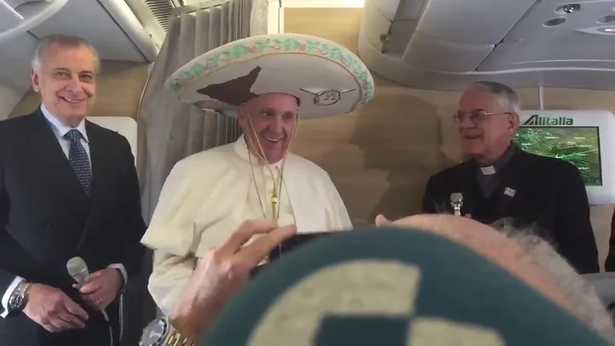 El papa Francisco y su sombrero charro