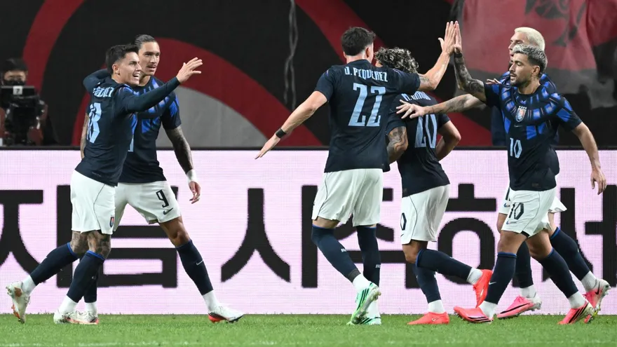 Jugadores de la selección de Uruguay celebran