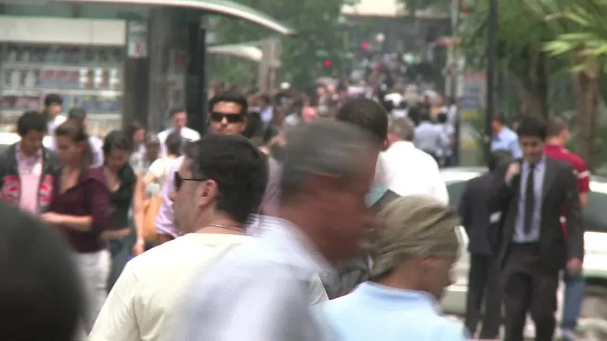 Brasil registró un desempleo récord de 12% en 2016.mp4