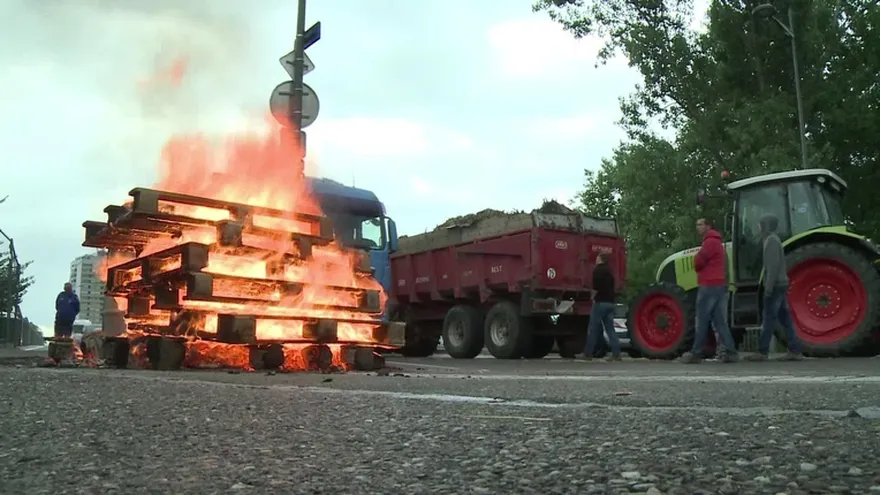Ganaderos franceses agudizan su protesta