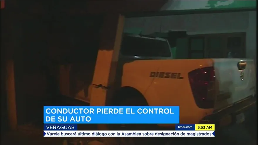 Un persona herida tras colisión de un auto contra una residencia