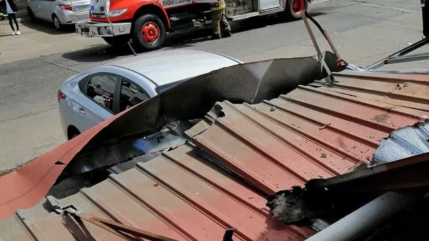 Se desprende estructura de local de comida rápida en La Chorrera