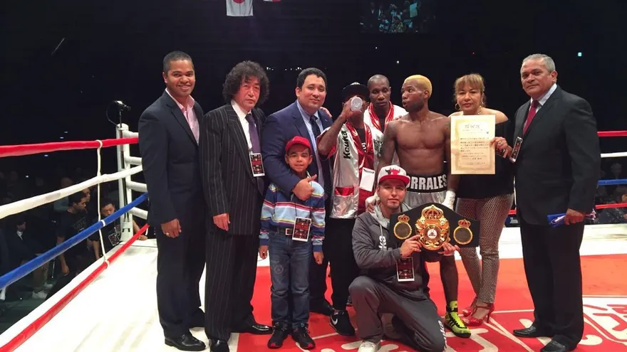 Corrales defiende con éxito su título mundial ante Uchiyama