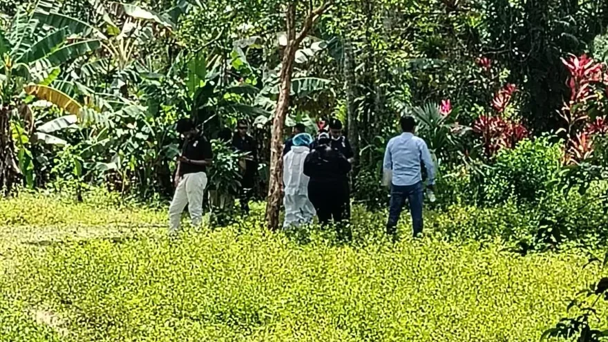 Imágenes de las diligencias de la exhumación del cuerpo de la menor de año y medio de edad.