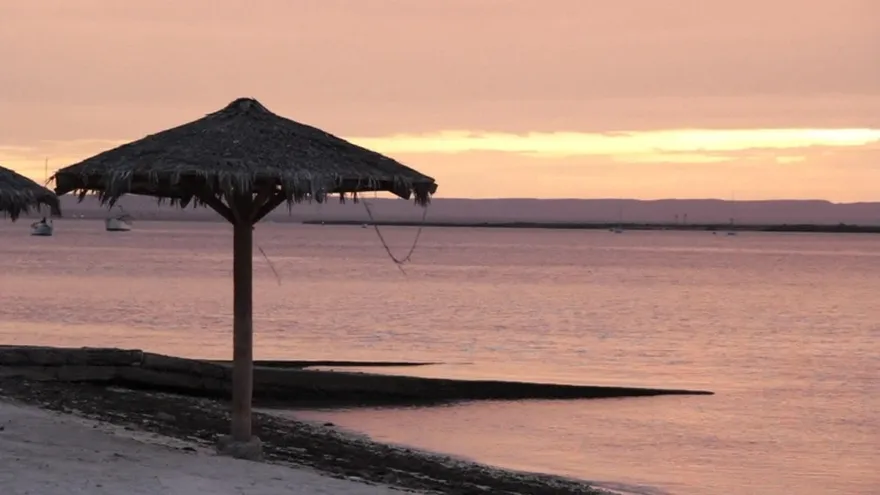 Huracán Newton golpea costa oeste de México