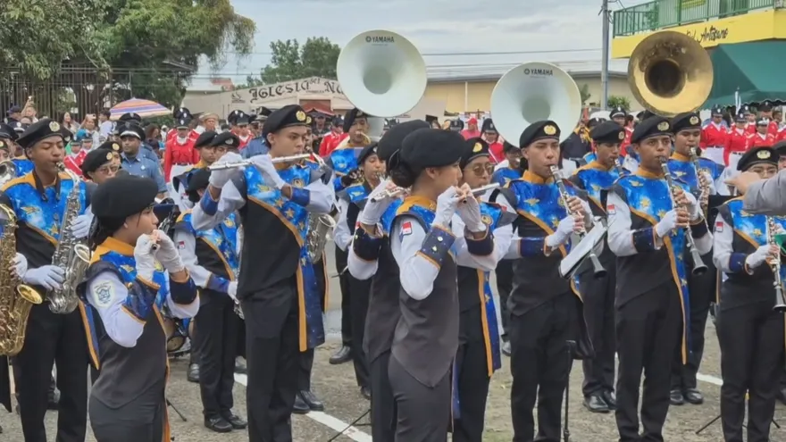 Desfiles de bandas en La Chorrera