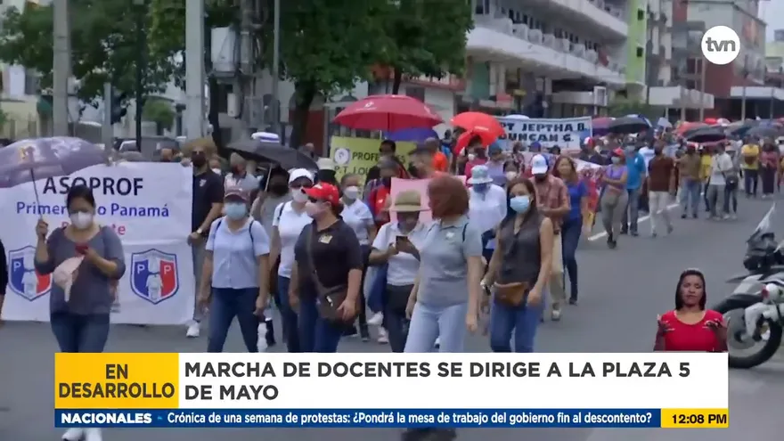 Docentes se congregan en la Iglesia Del Carmen