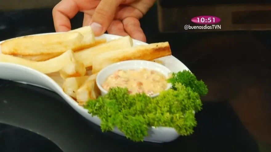 Yuca Frita con Salsa de Queso