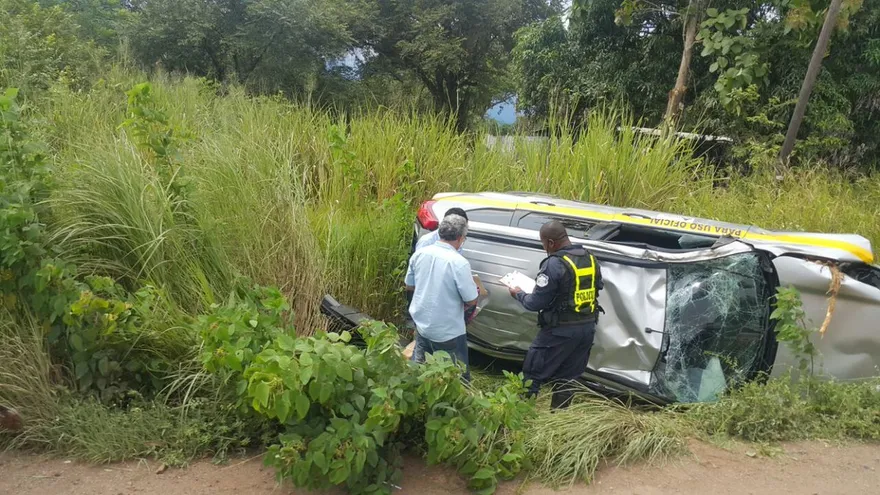 Tres heridos tras accidente de vehículo estatal en Aguadulce.