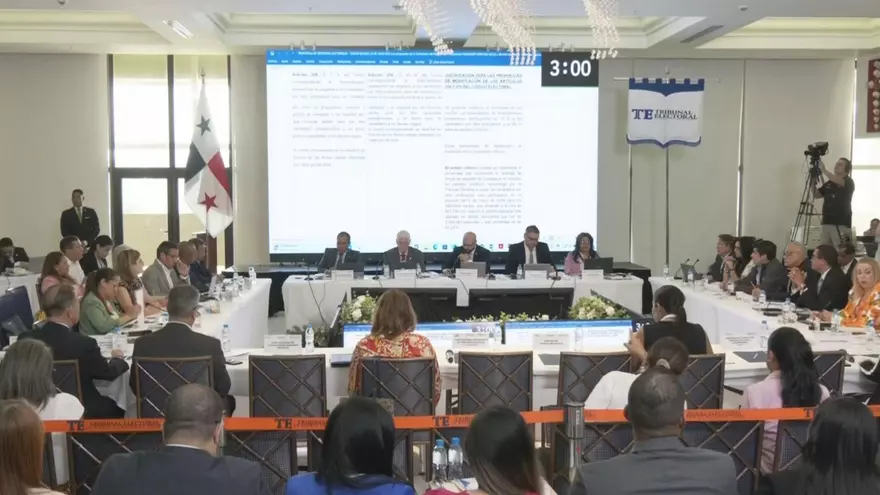 Sesión No. 14 de la Comisión Nacional de Reformas Electorales