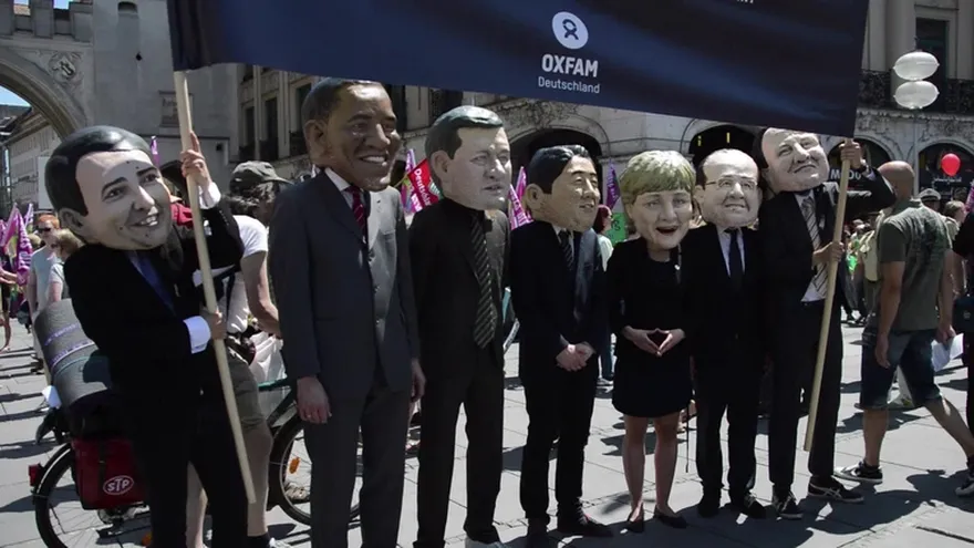 Miles se manifiestan contra el G7