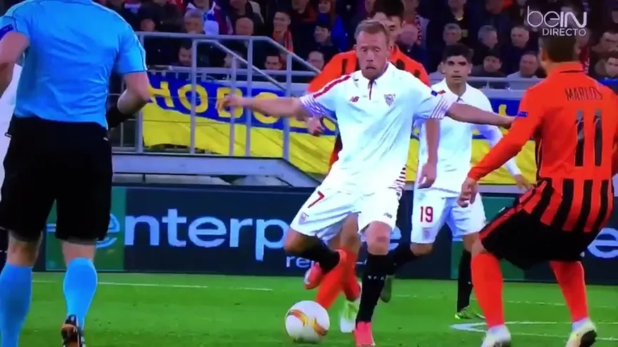 Espeluznante lesión de Krohn-Dehli en la Europa League