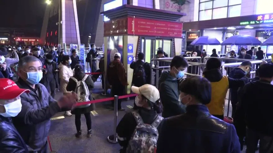 Wuhan al fin sin restricciones mientras el coronavirus deja más de 80.000 muertos.