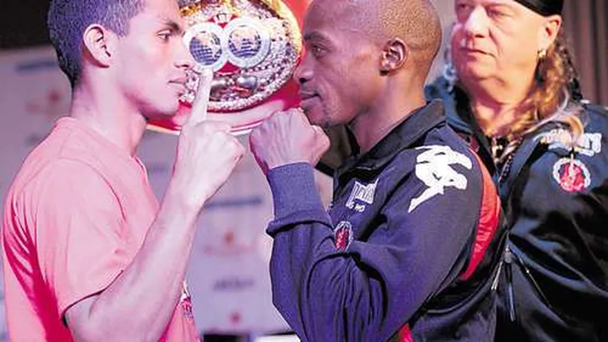 Núñez y Mthalane no se pasaron de gramos