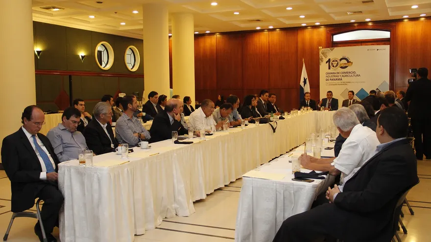 Reunión entre la Cciap y el Mitradel